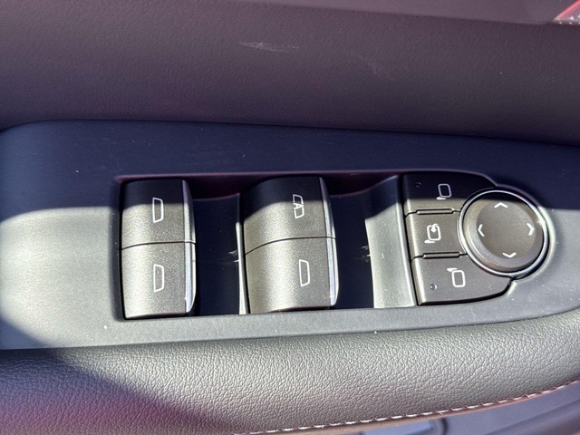Buick Enclave Vehicle Full-screen Gallery Image 13