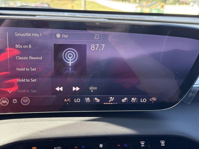 Buick Enclave Vehicle Full-screen Gallery Image 16
