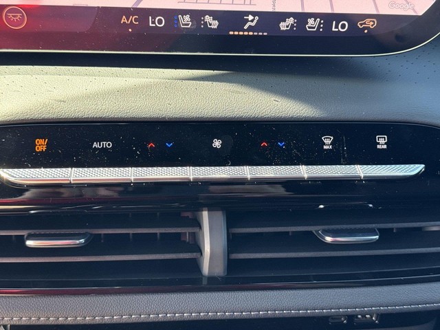Buick Enclave Vehicle Full-screen Gallery Image 19