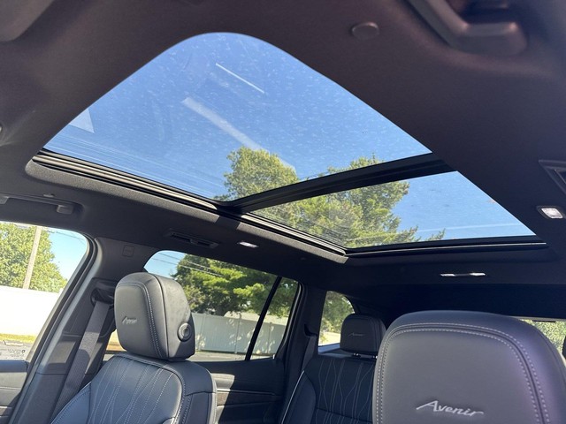 Buick Enclave Vehicle Full-screen Gallery Image 22