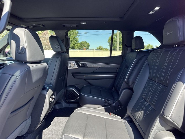 Buick Enclave Vehicle Full-screen Gallery Image 23