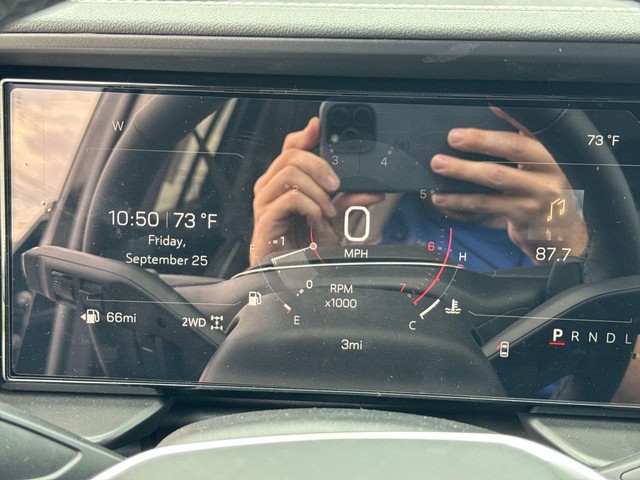 GMC Terrain Vehicle Full-screen Gallery Image 15