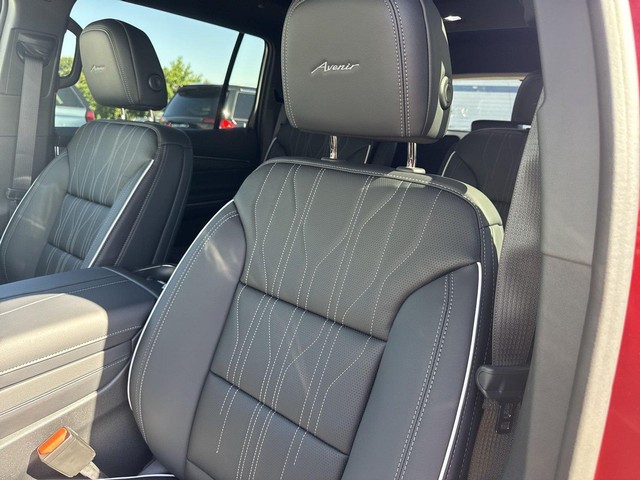 Buick Enclave Vehicle Full-screen Gallery Image 11
