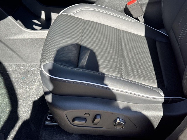 Buick Enclave Vehicle Full-screen Gallery Image 12