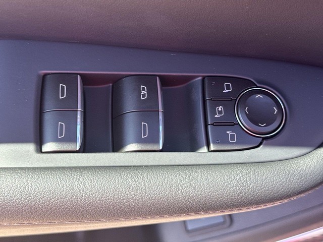 Buick Enclave Vehicle Full-screen Gallery Image 13