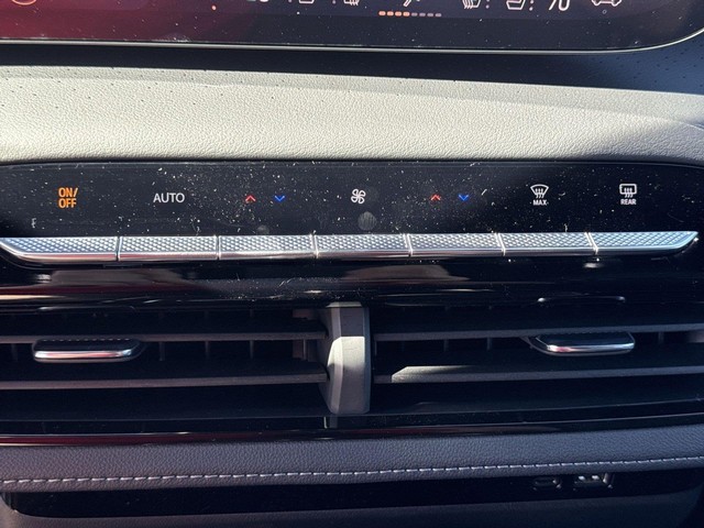 Buick Enclave Vehicle Full-screen Gallery Image 19