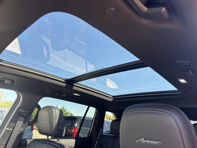 Buick Enclave Vehicle Full-screen Gallery Image 22
