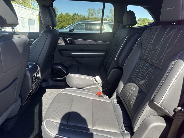 Buick Enclave Vehicle Full-screen Gallery Image 23