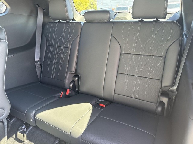 Buick Enclave Vehicle Full-screen Gallery Image 24