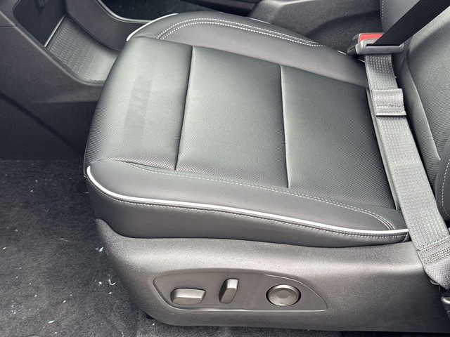Buick Enclave Vehicle Full-screen Gallery Image 12