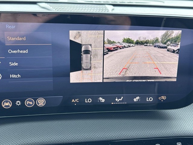 Buick Enclave Vehicle Full-screen Gallery Image 17