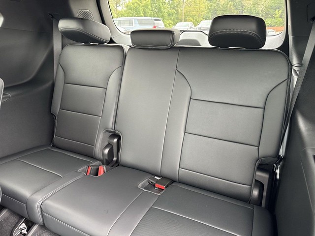 Buick Enclave Vehicle Full-screen Gallery Image 23