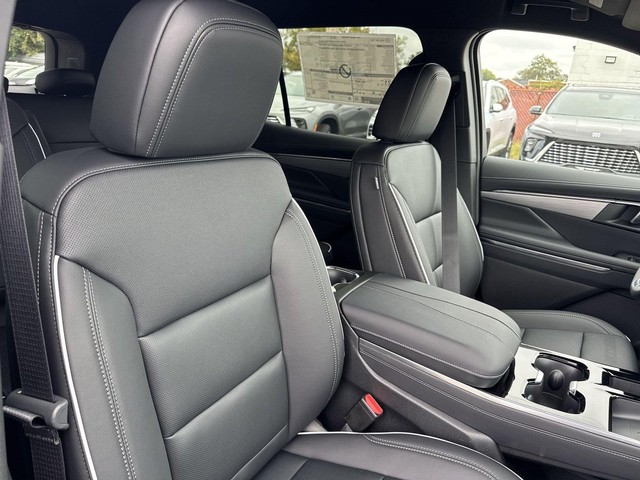 Buick Enclave Vehicle Full-screen Gallery Image 25