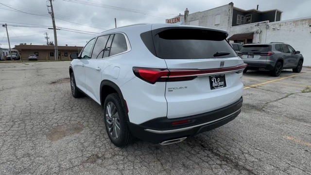 Buick Enclave Vehicle Full-screen Gallery Image 08
