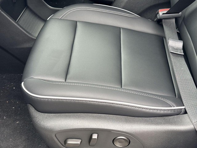 Buick Enclave Vehicle Full-screen Gallery Image 12