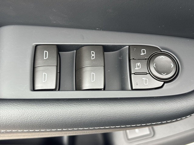Buick Enclave Vehicle Full-screen Gallery Image 13