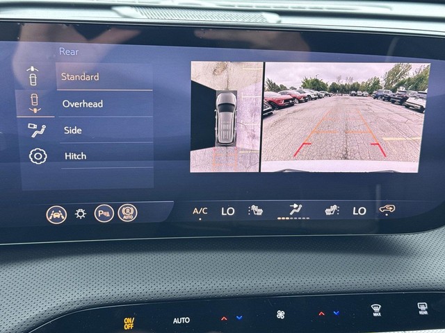 Buick Enclave Vehicle Full-screen Gallery Image 17
