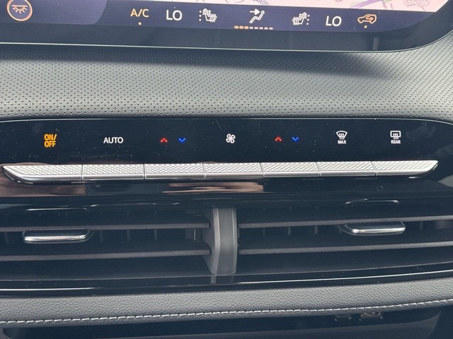 Buick Enclave Vehicle Full-screen Gallery Image 19