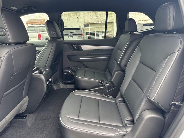 Buick Enclave Vehicle Full-screen Gallery Image 22