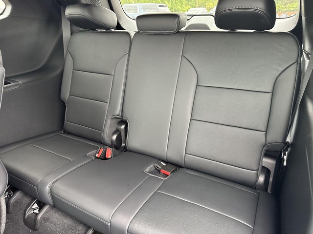 Buick Enclave Vehicle Full-screen Gallery Image 23