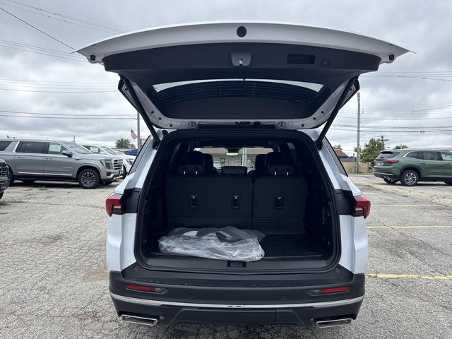 Buick Enclave Vehicle Full-screen Gallery Image 24