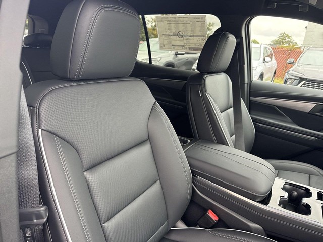 Buick Enclave Vehicle Full-screen Gallery Image 25