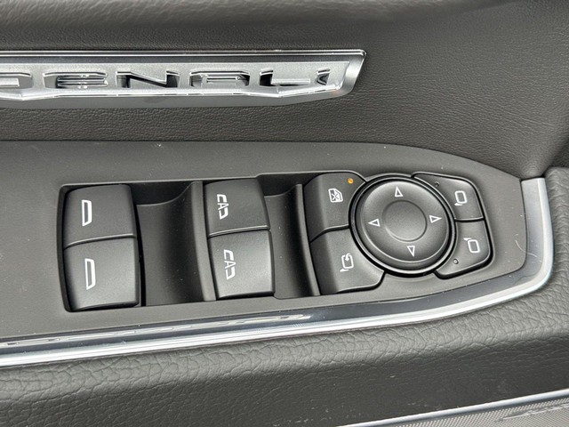 GMC Sierra 1500 Vehicle Full-screen Gallery Image 13