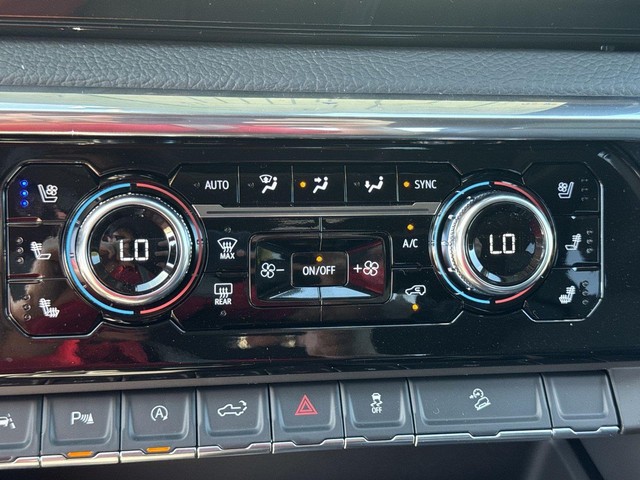 GMC Sierra 1500 Vehicle Full-screen Gallery Image 19