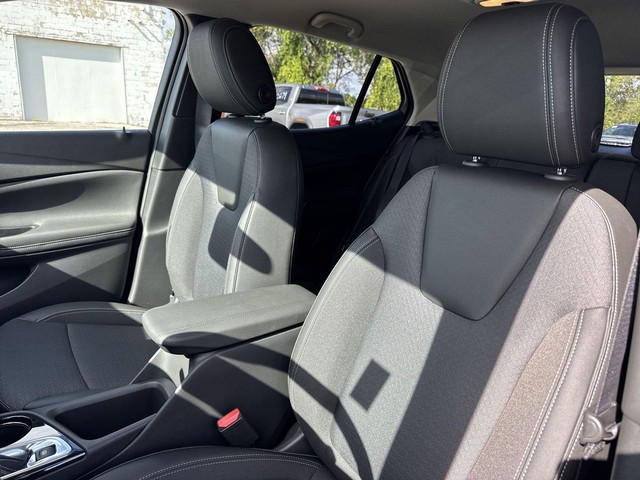 Buick Encore GX Vehicle Full-screen Gallery Image 11