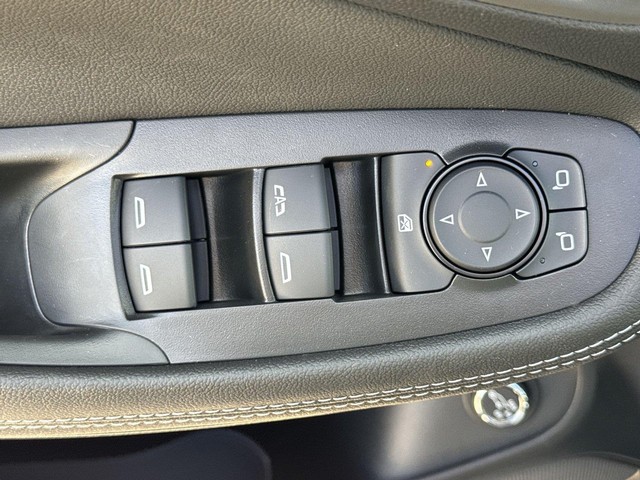 Buick Encore GX Vehicle Full-screen Gallery Image 13