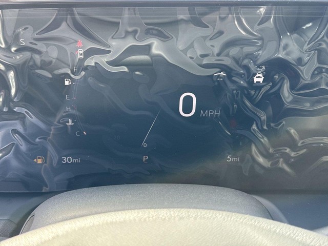 Buick Encore GX Vehicle Full-screen Gallery Image 15