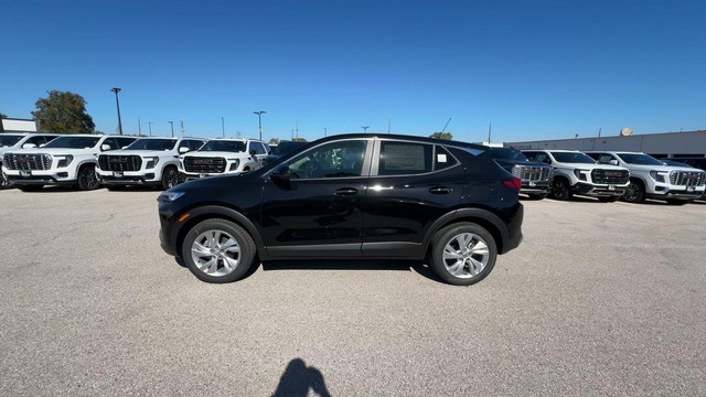 Buick Encore GX Vehicle Full-screen Gallery Image 06