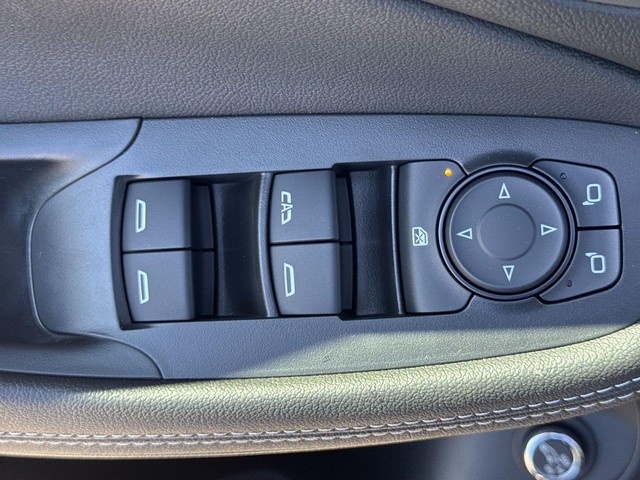 Buick Encore GX Vehicle Full-screen Gallery Image 13
