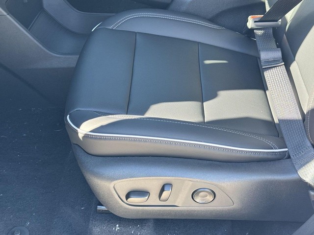 Buick Enclave Vehicle Full-screen Gallery Image 12