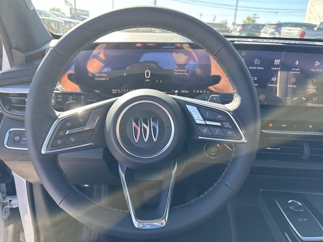 Buick Enclave Vehicle Full-screen Gallery Image 14