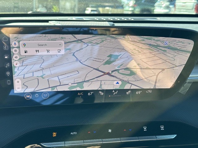Buick Enclave Vehicle Full-screen Gallery Image 18