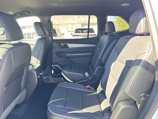 Buick Enclave Vehicle Full-screen Gallery Image 22