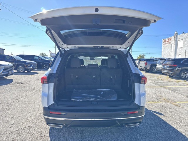 Buick Enclave Vehicle Full-screen Gallery Image 24