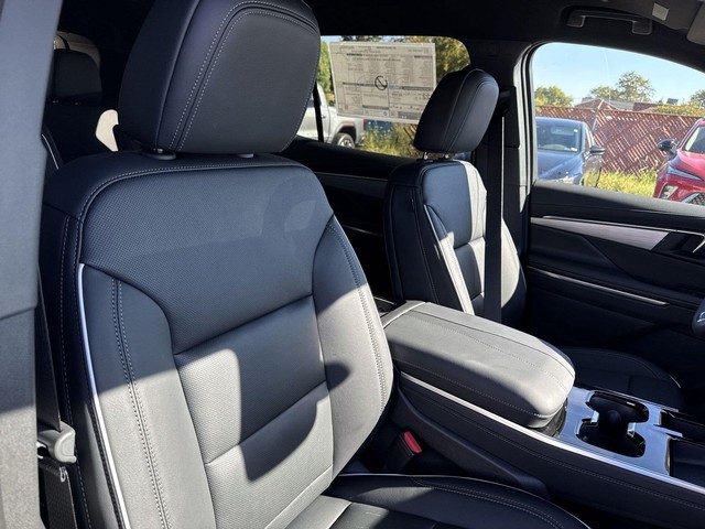 Buick Enclave Vehicle Full-screen Gallery Image 25