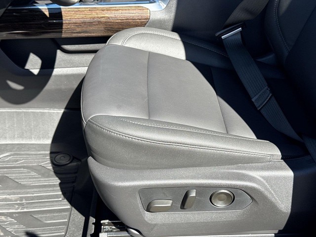 GMC Sierra 1500 Vehicle Full-screen Gallery Image 12