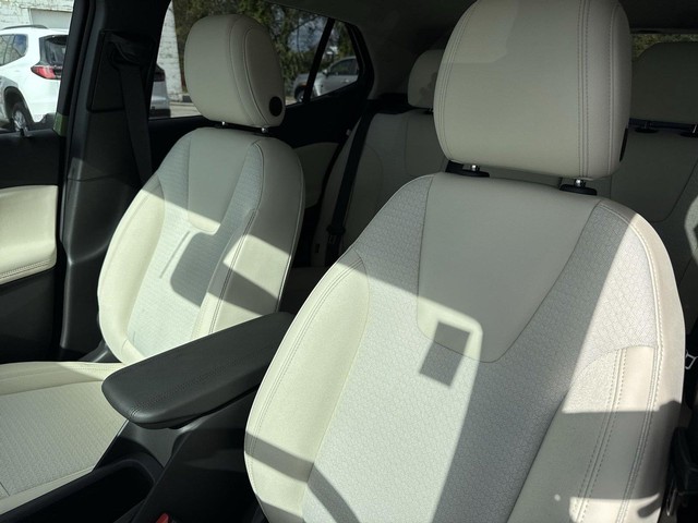 Buick Encore GX Vehicle Full-screen Gallery Image 11