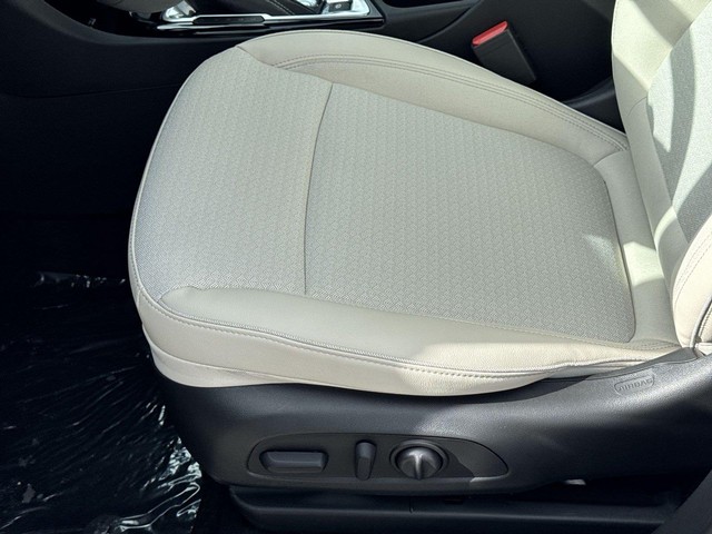 Buick Encore GX Vehicle Full-screen Gallery Image 12