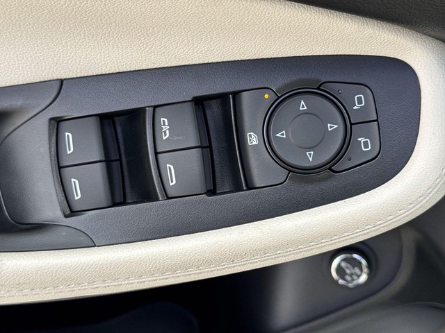 Buick Encore GX Vehicle Full-screen Gallery Image 13