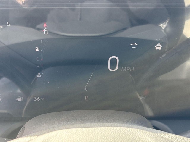 Buick Encore GX Vehicle Full-screen Gallery Image 15