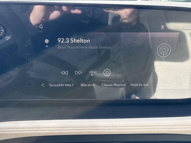 Buick Encore GX Vehicle Full-screen Gallery Image 16