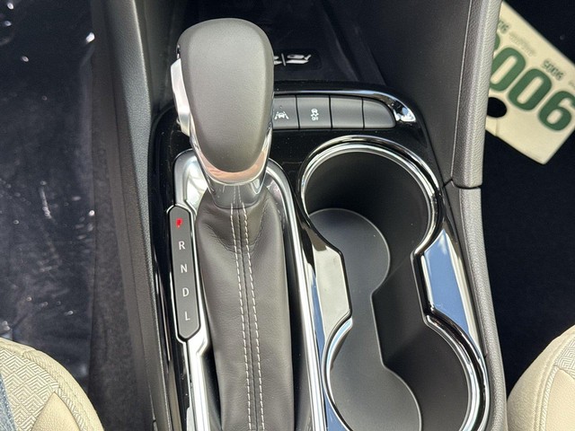 Buick Encore GX Vehicle Full-screen Gallery Image 19
