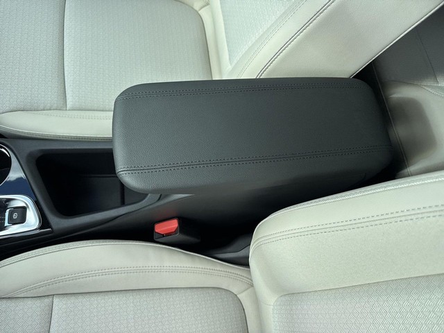Buick Encore GX Vehicle Full-screen Gallery Image 20