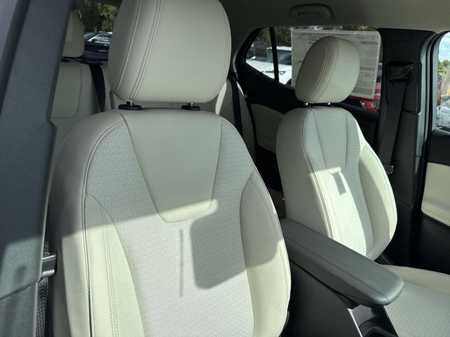 Buick Encore GX Vehicle Full-screen Gallery Image 23