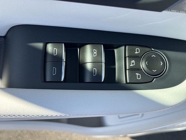 Buick Enclave Vehicle Full-screen Gallery Image 13