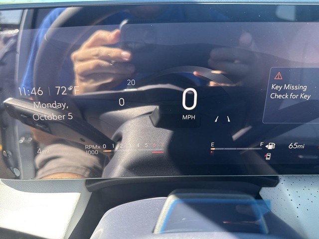 Buick Enclave Vehicle Full-screen Gallery Image 15